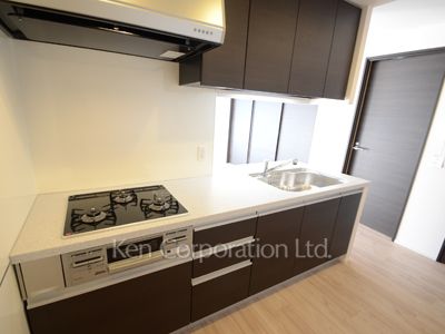 Kitchen ※Photo of the same layout on 5 floor. Decoration and fixture may differ.