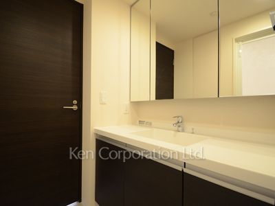 Powder Room ※Photo of the same layout on 5 floor. Decoration and fixture may differ.