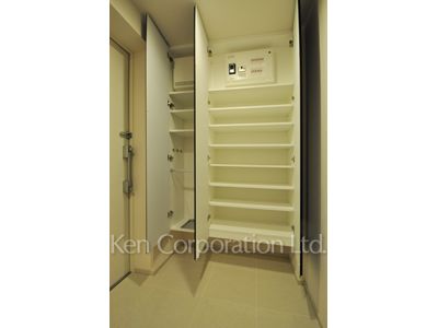 Shoes Closet ※Photo of the same layout on 5 floor. Decoration and fixture may differ.
