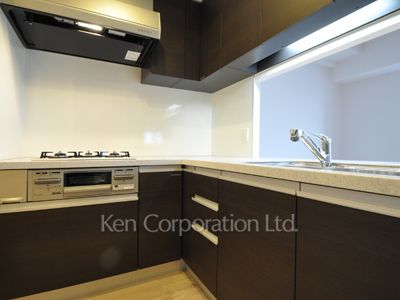Kitchen ※Photo of the same layout on 5 floor. Decoration and fixture may differ.