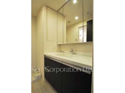 Powder Room ※Photo of the same layout on 5 floor. Decoration and fixture may differ.