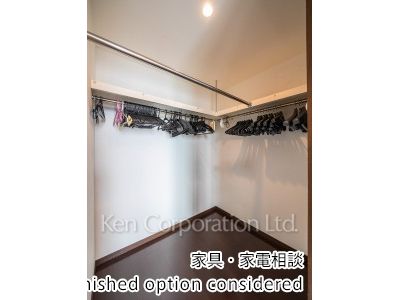 Walk-In Closet ※furnished option considered