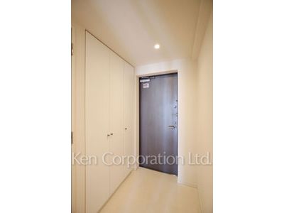 Entrance ※Photo of the same layout on 12 floor. Decoration and fixture may differ.
