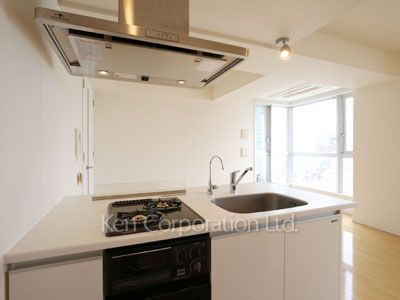 Kitchen ※Photo of the same layout on 12 floor. Decoration and fixture may differ.