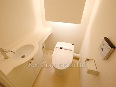 Lavatory ※Photo of the same layout on 12 floor. Decoration and fixture may differ.