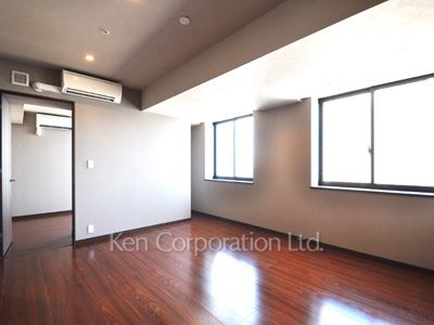 Living-Dining ※Photo of the same layout on 27 floor. Decoration and fixture may differ.