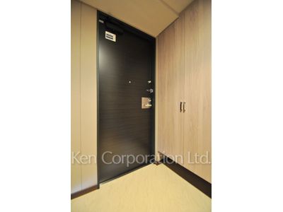 Entrance ※Photo of the same layout on 27 floor. Decoration and fixture may differ.