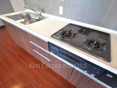 Kitchen ※Photo of the same layout on 27 floor. Decoration and fixture may differ.