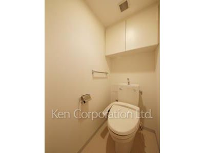 Lavatory ※Photo of the same layout on 3 floor. Decoration and fixture may differ.