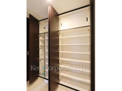 Shoes Closet