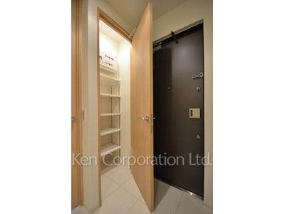 Closet ※Photo of the same layout on 5 floor. Decoration and fixture may differ.