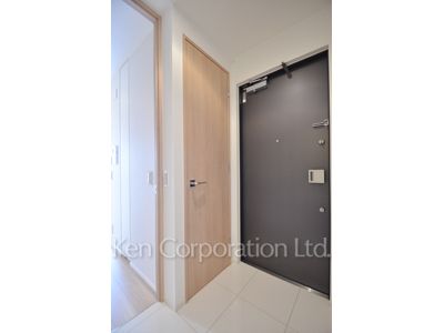 Entrance ※Photo of the same layout on 5 floor. Decoration and fixture may differ.