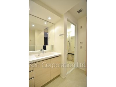 Powder Room ※Photo of the same layout on 5 floor. Decoration and fixture may differ.