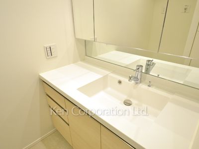 Powder Room ※Photo of the same layout on 5 floor. Decoration and fixture may differ.