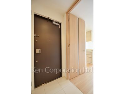 Entrance ※Photo of the same layout on 6 floor. Decoration and fixture may differ.