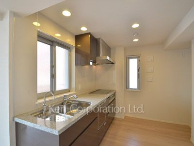 Kitchen ※Photo of the same layout on 7 floor. Decoration and fixture may differ.