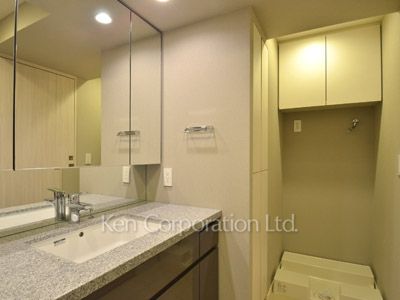 Powder Room ※Photo of the same layout on 7 floor. Decoration and fixture may differ.