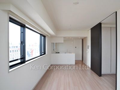 Living-Dining ※Photo of the same layout on 11 floor. Decoration and fixture may differ.