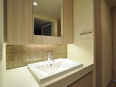 Powder Room ※Photo of the same layout on 11 floor. Decoration and fixture may differ.