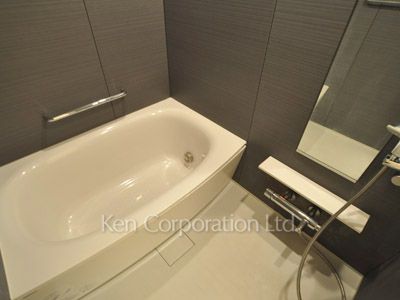 Bath ※Photo of the same layout on 11 floor. Decoration and fixture may differ.