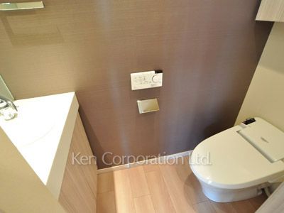Lavatory ※Photo of the same layout on 11 floor. Decoration and fixture may differ.