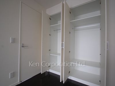 Closet ※Photo of the same layout on 13 floor. Decoration and fixture may differ.