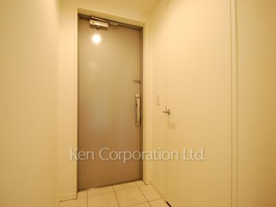 Entrance ※Photo of the same layout on 13 floor. Decoration and fixture may differ.