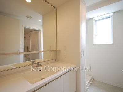 Powder Room ※Photo of the same layout on 13 floor. Decoration and fixture may differ.