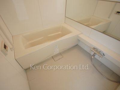 Bath ※Photo of the same layout on 13 floor. Decoration and fixture may differ.