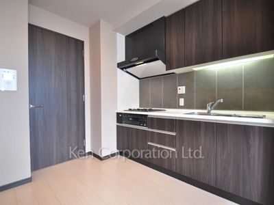 Kitchen ※Photo of the same layout on 20 floor. Decoration and fixture may differ.