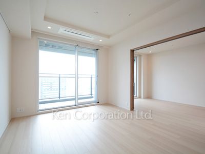 Living-Dining ※Photo of the same layout on 14 floor. Decoration and fixture may differ.