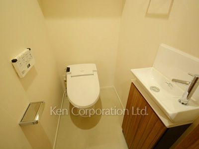 Lavatory ※Photo of the same layout on 14 floor. Decoration and fixture may differ.