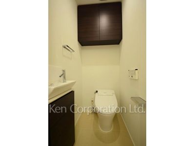 Lavatory ※Photo of the same layout on 14 floor. Decoration and fixture may differ.