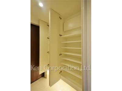 Shoes Closet