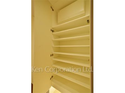 Shoes Closet ※Photo of the same layout on 11 floor. Decoration and fixture may differ.