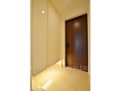 Entrance ※Photo of the same layout on 11 floor. Decoration and fixture may differ.