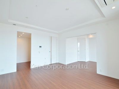 Living-Dining ※Photo of the same layout on 11 floor. Decoration and fixture may differ.