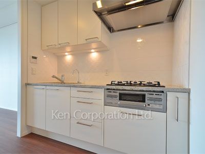 Kitchen ※Photo of the same layout on 11 floor. Decoration and fixture may differ.