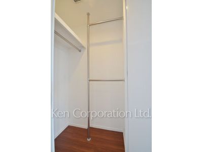 Walk-In Closet ※Photo of the same layout on 11 floor. Decoration and fixture may differ.