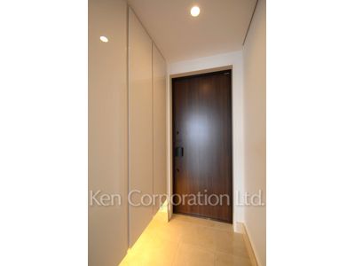 Entrance ※Photo of the same layout on 14 floor. Decoration and fixture may differ.