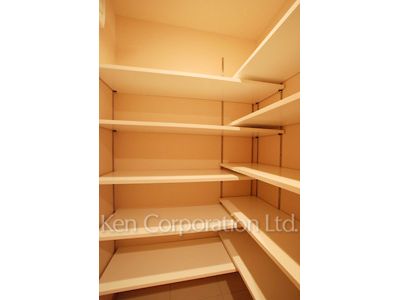 Shoes-In Closet ※Photo of the same layout on 5 floor. Decoration and fixture may differ.