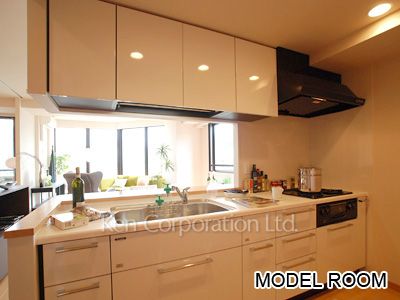 Kitchen ※Photo of the same layout on 5 floor. Decoration and fixture may differ.