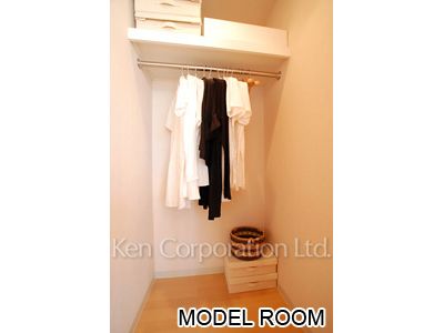 Walk-In Closet ※Photo of the same layout on 5 floor. Decoration and fixture may differ.