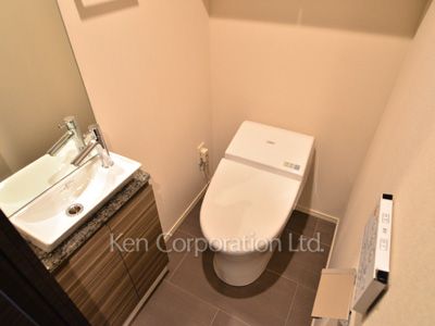 Lavatory ※Photo of the same layout on 15 floor. Decoration and fixture may differ.