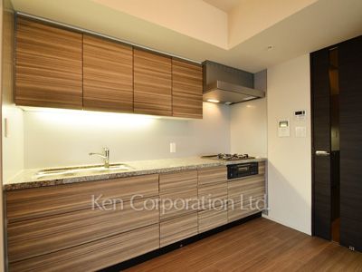 Kitchen ※Photo of the same layout on 15 floor. Decoration and fixture may differ.