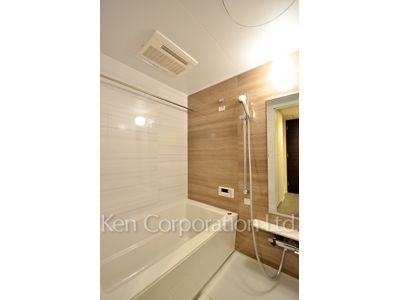 Bath ※Photo of the same layout on 15 floor. Decoration and fixture may differ.