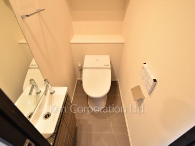 Lavatory ※Photo of the same layout on 15 floor. Decoration and fixture may differ.
