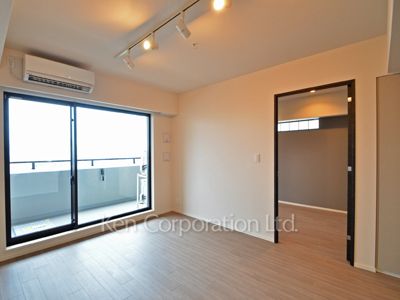 Living-Dining ※Photo of the same layout on 15 floor. Decoration and fixture may differ.