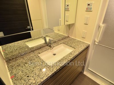 Powder Room ※Photo of the same layout on 15 floor. Decoration and fixture may differ.