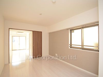 Living-Dining ※Photo of the same layout on 10 floor. Decoration and fixture may differ.